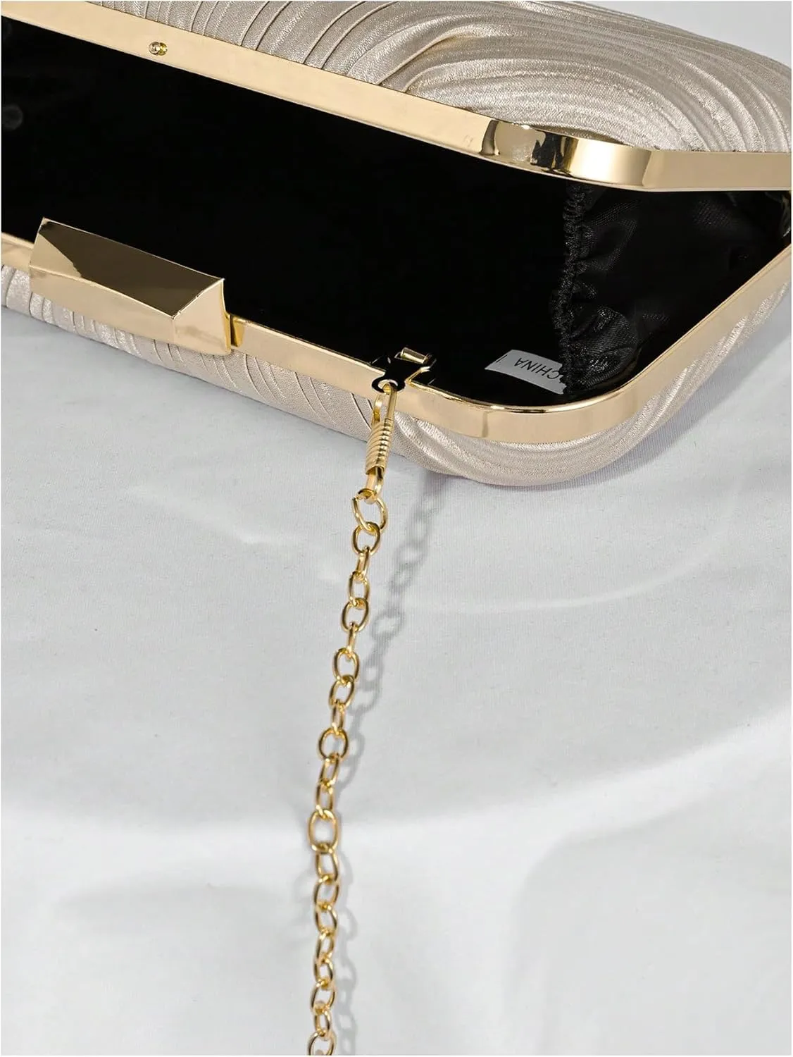 QWINEE Women's Shell Shaped Clutch Purse Ruched Mini Crossbody Bag Elegant Evening Handbag with Chain Strap
