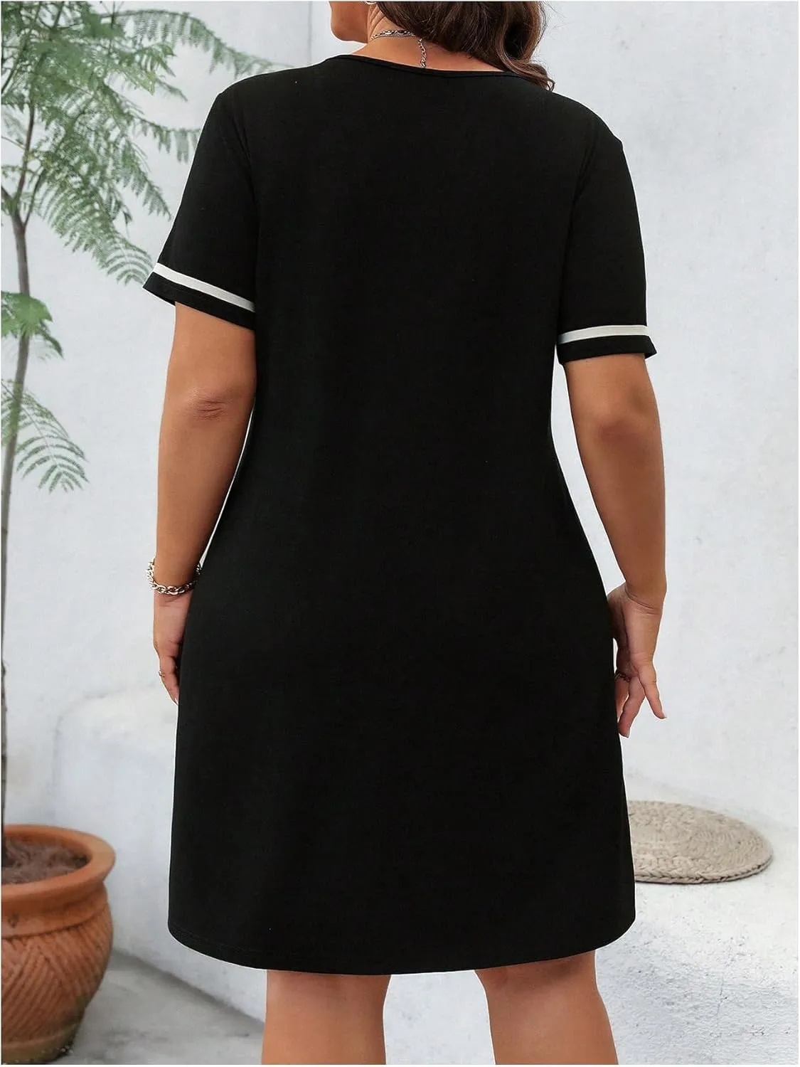 Verdusa Women's Plus Size V Neck Short T Shirt Dress Short Sleeve Tunic Dresses